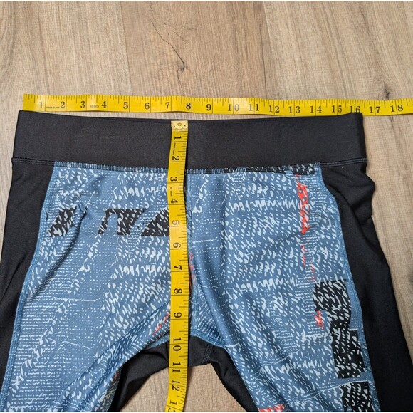 Under Armour Size XL HeatGear Leggings Cropped Fitted Compression EUC - Picture 9 of 10